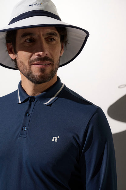 Homme portant un chapeau anti-UV UPF50+ et polo anti-UV Nuvées, idéal pour les activités de plein air.