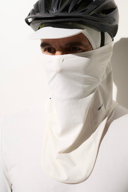 Cagoule visière anti-UV blanche UPF50+, légère et respirante, idéale pour le cyclisme et la protection solaire.