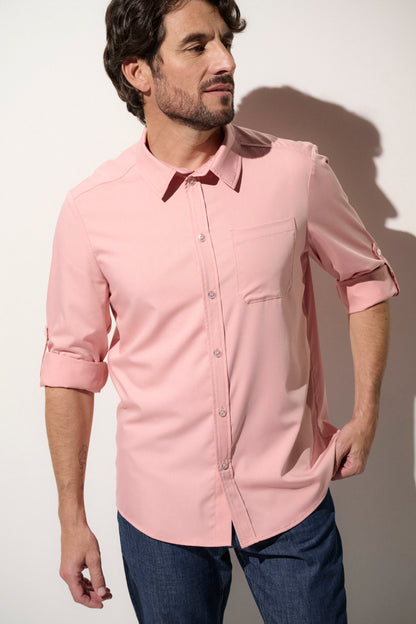 Chemise anti-UV rose pour homme, UPF50+, légère et élégante, idéale pour des sorties en extérieur et protection solaire.