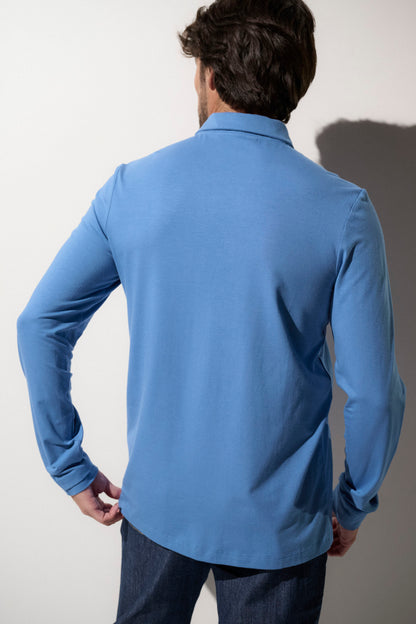 Polo anti-UV bleu pour homme, léger, manches longues, certifié UPF 50+ pour protection solaire quotidienne.