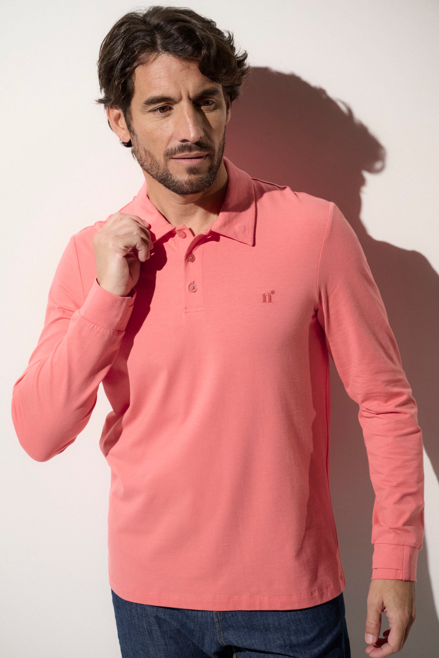 Polo anti-UV rose clair pour homme, UPF 50+, léger et élégant, idéal pour toutes les activités en extérieur.