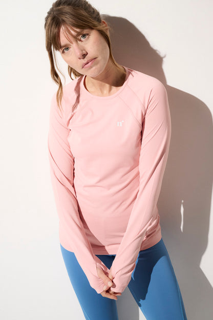 T-shirt anti-UV rose pour femme, léger et respirant, parfait pour des activités sportives en extérieur. UPF 50+.