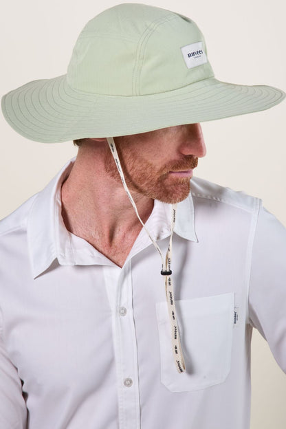 Chapeau anti-UV Herbe Fraîche pour homme, idéal pour la protection solaire et les journées ensoleillées.