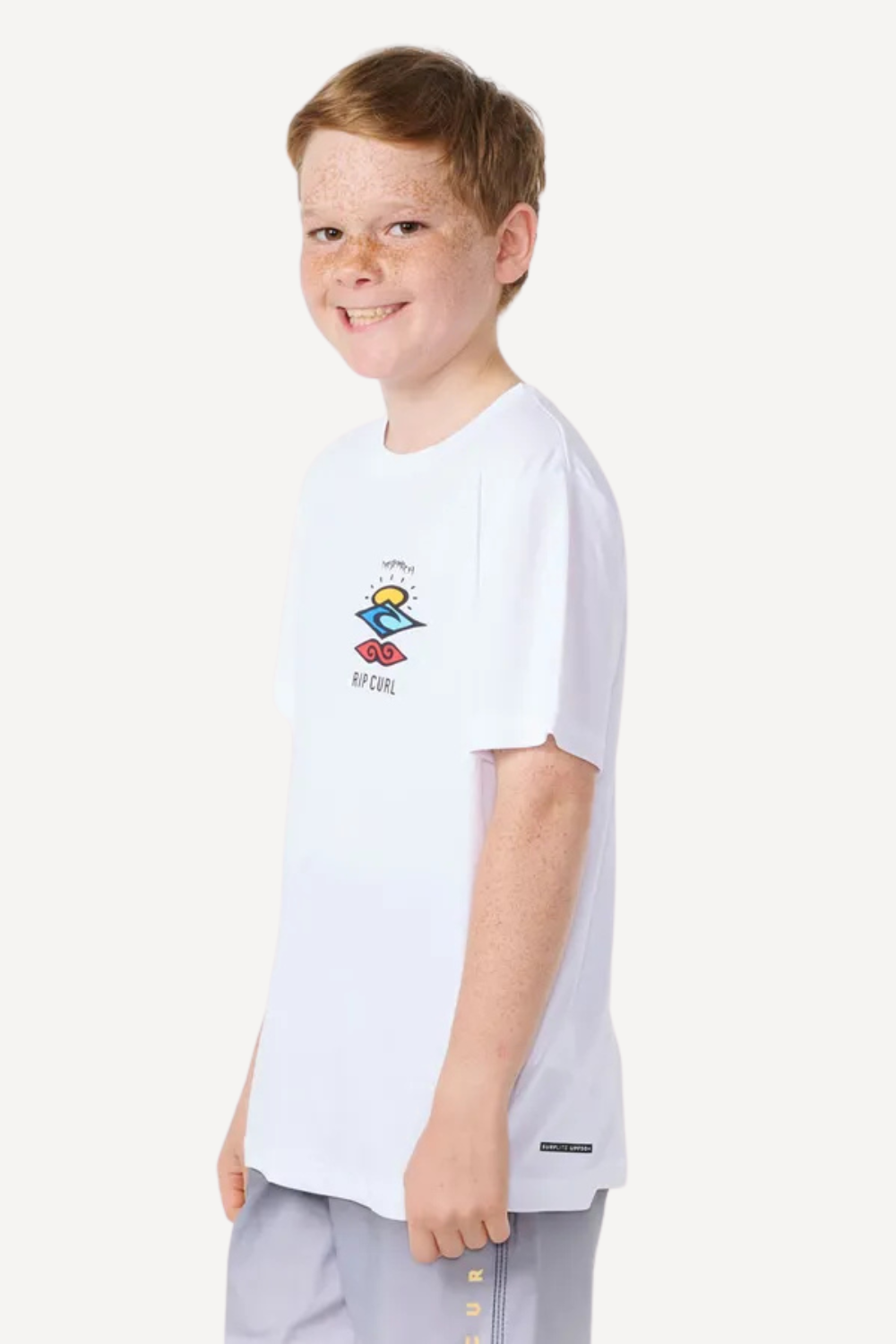 T-shirt anti-UV blanc pour garçon, léger, UPF 50+, idéal pour jouer au soleil et à la plage.