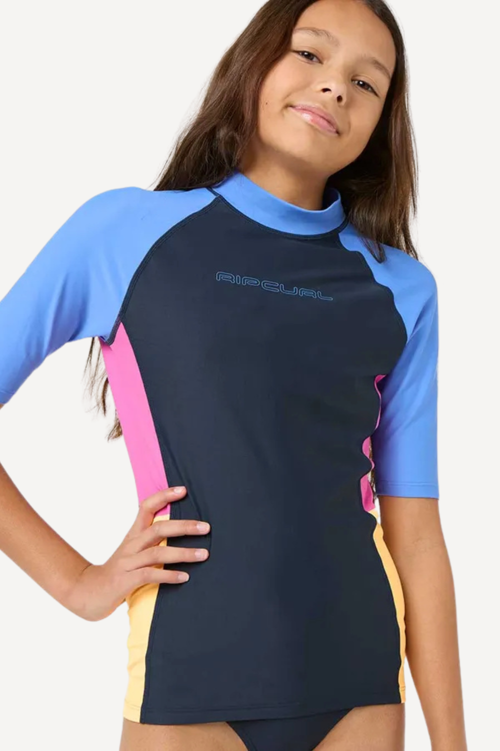 T-shirt de bain anti-UV multicolore pour fille, UPF 50+, idéal pour les activités aquatiques et la protection solaire.