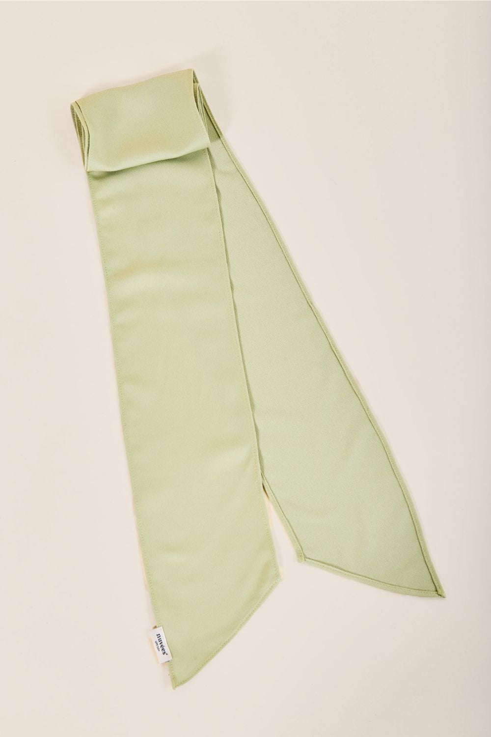 Foulard anti-UV vert clair pour femme, élégant et léger, conçu pour une protection solaire UPF 50+.